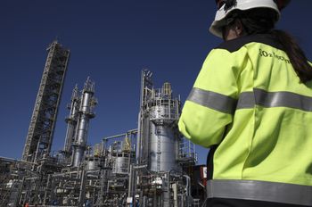 Europejski kraj ma zapas paliw tylko na 20 dni. Wyślą ludzi z biur do domów?