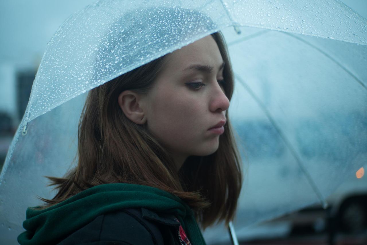 Przesilenie jesienne. Te objawy powinny cię zaniepokoić