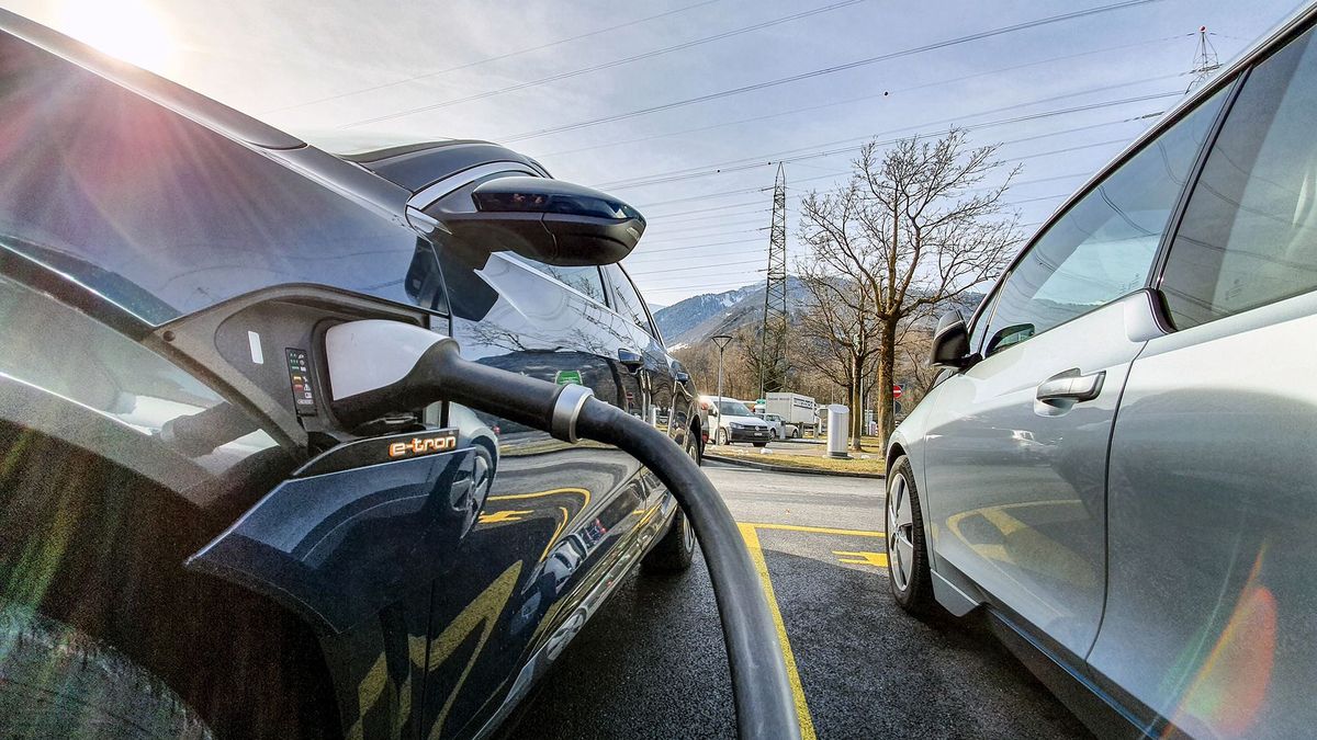 ładowanie, samochód elektryczny, audi e-tron