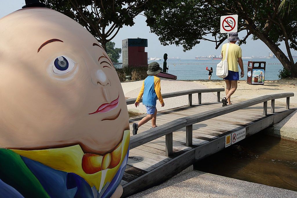 Zamiast na uroczyste śniadanie wielkanocne w Singapurze można wybrać się na piknik na plaży
