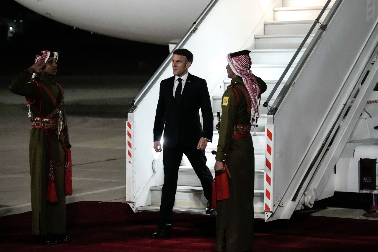 The King of Jordan calls for peace and warns Macron