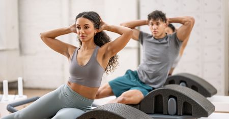 Reformer, Cadillac, Beczka – czym różnią się maszyny do pilatesu?