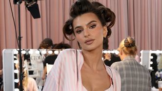 Rozebrana Emily Ratajkowski wdzięczy się w sesji do magazynu. Jest ogień? (FOTO)