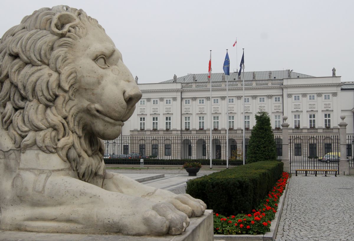 Pałac prezydencki i lwy kamienne