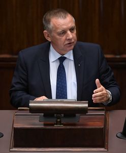 Sejm. Banaś wchodzi na mównicę, PiS nagle wychodzi