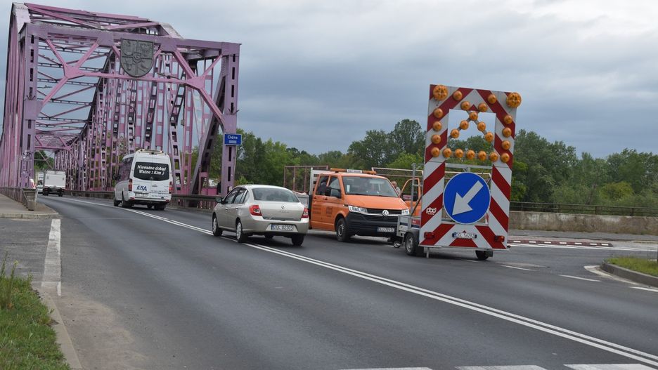 Dziś wieczorem dokończą remont między mostami