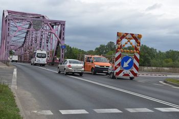Dopiero dziś drogowcy dokończą remont między mostami w Głogowie. Wieczorem znowu będą utrudnienia