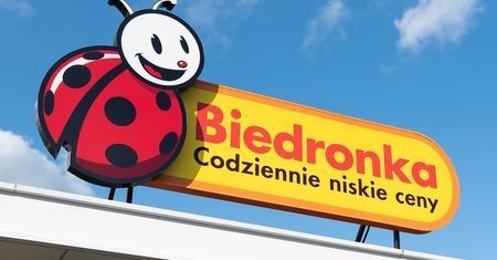 Nie tylko paczki. Biedronka dorzuciła coś jeszcze pracownikom