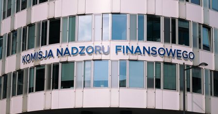 KNF alarmuje. Nowe podmioty na liście ostrzeżeń publicznych
