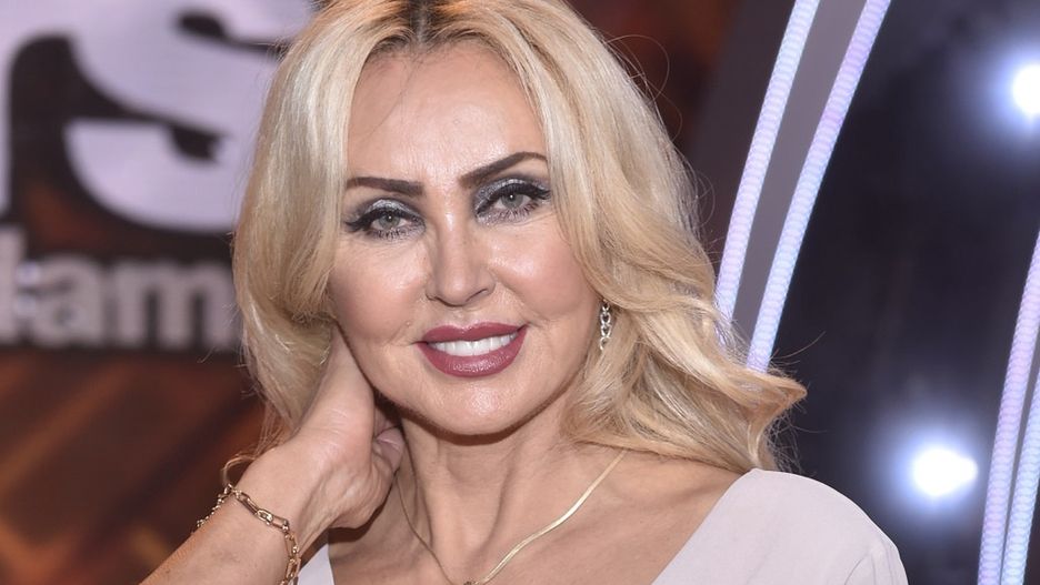 Teresa Werner pozuje na plaży