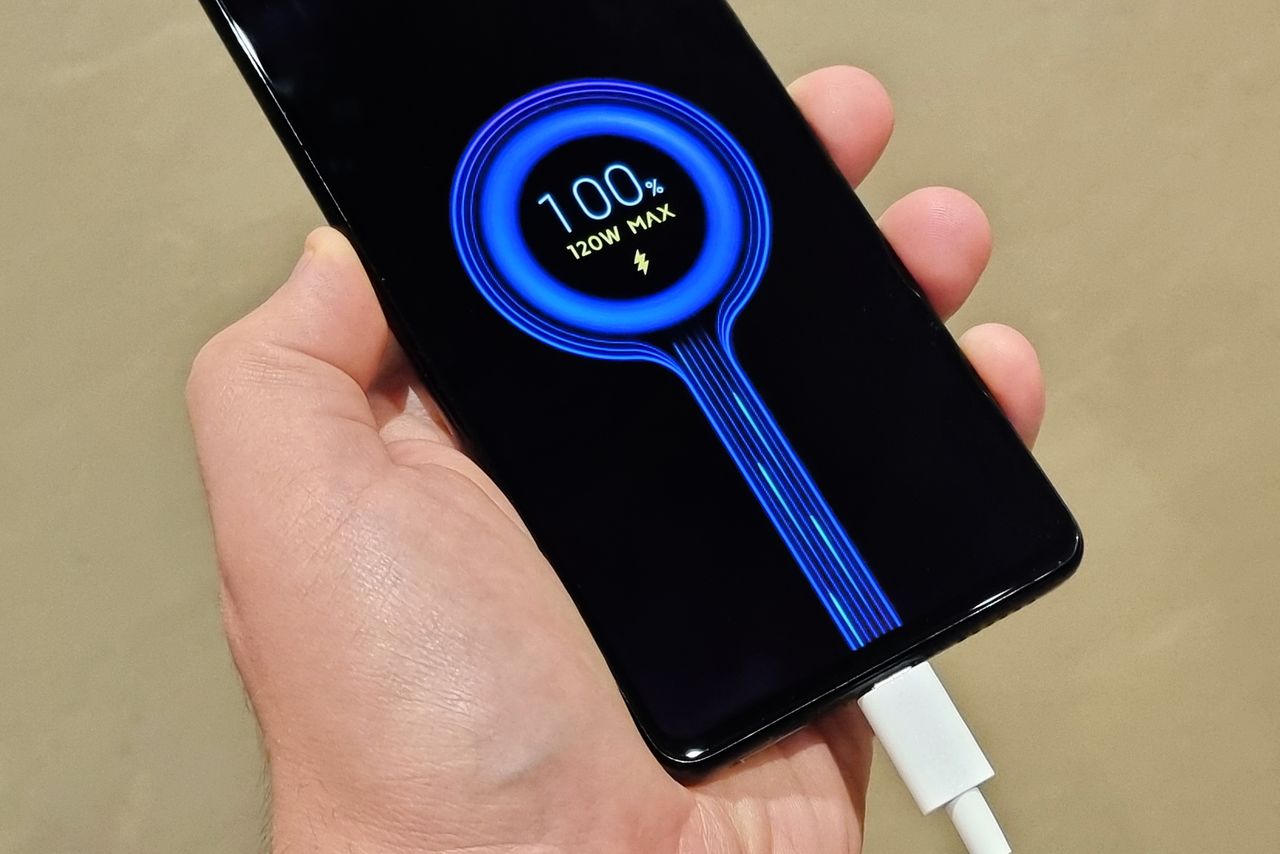 Xiaomi 11T Pro with 120 W charging requires the use of a special charger