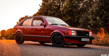 Opel Kadett, którego już trudno spotkać na ulicy. Pod maską 2,5-litrowe V6