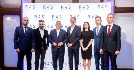 Były rzecznik PiS ma nowy biznes. Na otwarciu Orban. Hofman idzie ostro