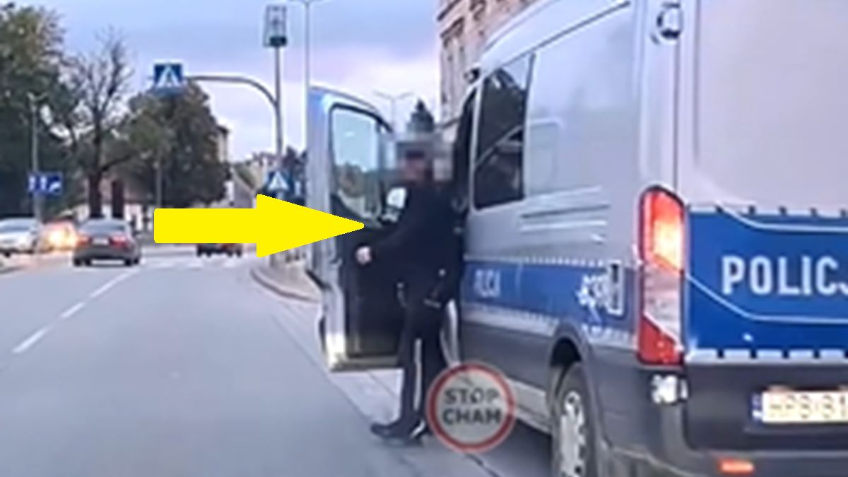 Policjant wyskoczył pod koła auta.