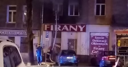Lublin. Pożar mieszkania w kamienicy przy ul. Zamojskiej. Ewakuowano mieszkańców