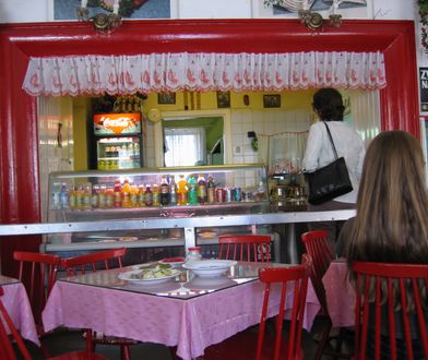 Rząd zmniejszy dotacje dla barów mlecznych. Wiele z nich nie przetrwało początku epidemii