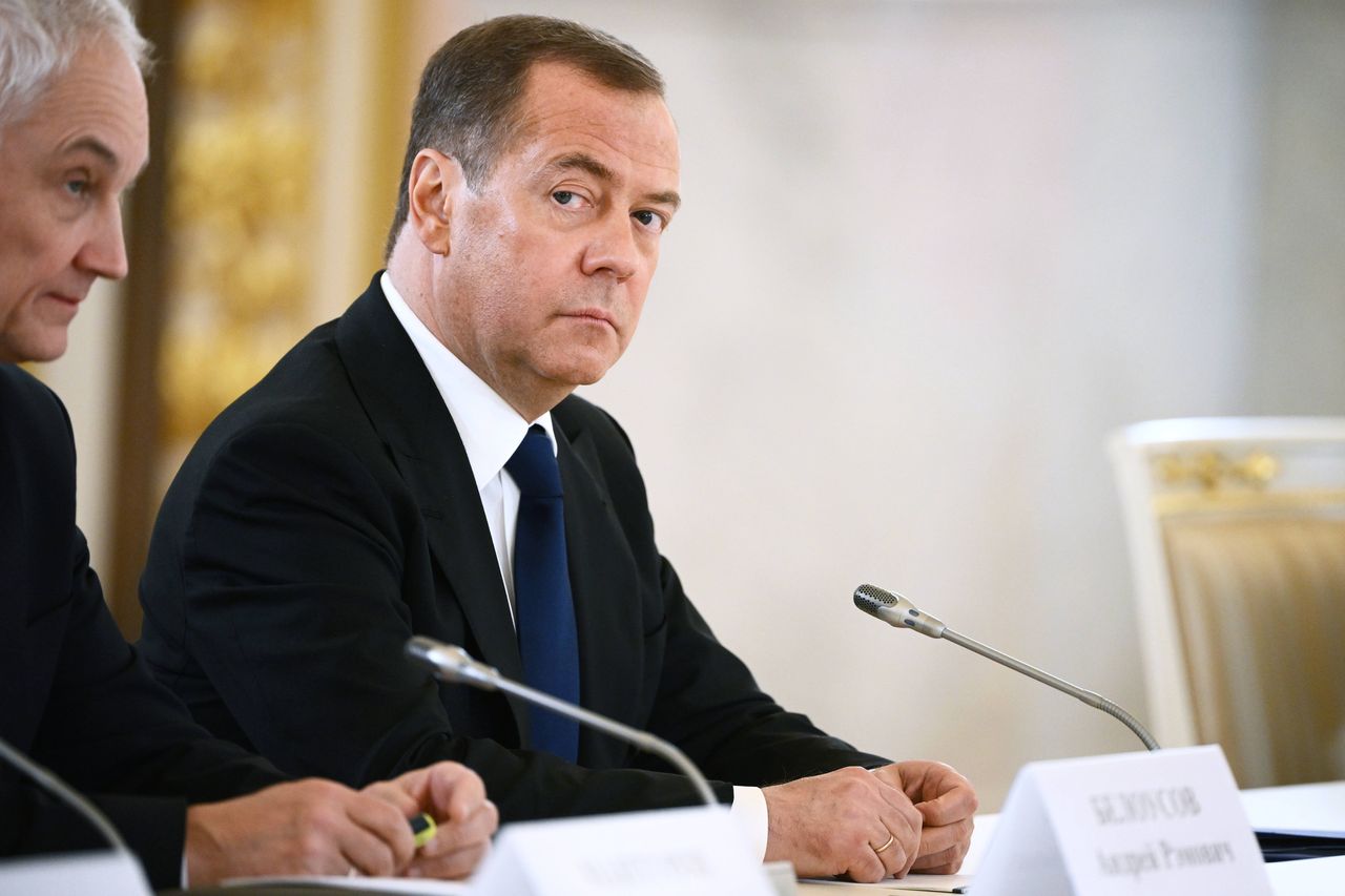 Medvedev warns France: Troops in Ukraine will be "top priority" target