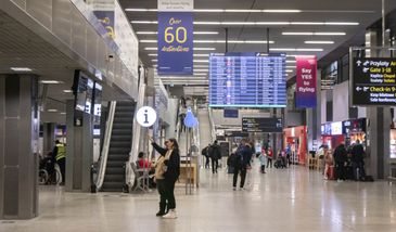 Zaskoczenie na lotnisku w Krakowie. Zabrali turystom ponad 100 kg wędlin