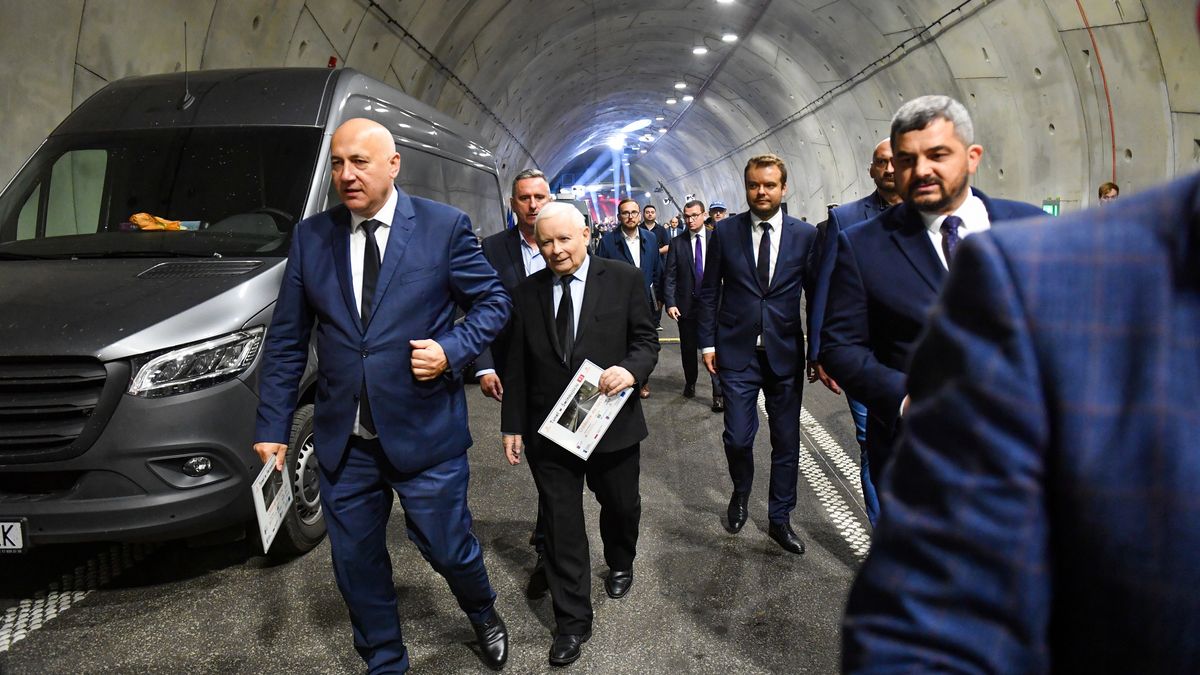 Podczas otwarcia tunelu pod Świną Jarosław Kaczyński zapewniał, że problem z dojazdem do Fortu Gerharda, latarni morskiej i plaży na Warszowie da się rozwiązać
