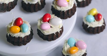 Wielkanocne koszyczki z kruchego ciasta. Rodzina oniemieje z zachwytu