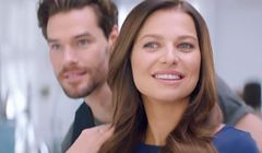 Anna Lewandowska u fryzjera reklamuje head&amp;shoulders Supreme (wideo)