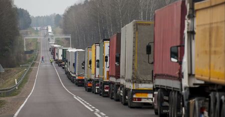 Gigantyczna kolejka przy granicy z Białorusią. Czeka 270 ciężarówek