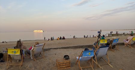 Trójmiasto. Mieszkańcy wciąż czują lato i spędzają czas na plaży