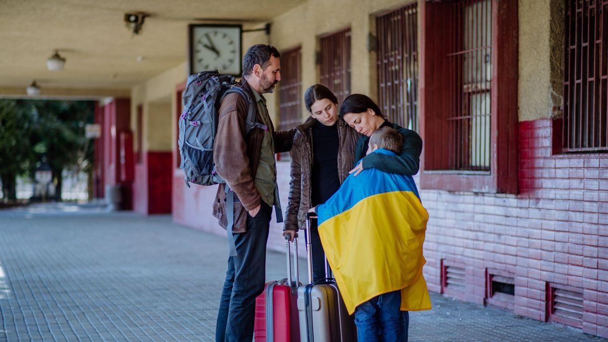 Young Ukrainian refugee family holding flag in station when waiting to leave Ukraine due to the Russian invasion of Ukraine
Ukrainian refugee family waiting for train in station, Ukrainian war concept.
Halfpoint Images
