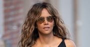 Halle Berry skończyła 54 lat. Aktorka jeździ w bikini na deskorolce