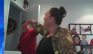 Ale wpadka! Minister paliła się ze wstydu. Jej syn wymachiwał tym na wizji podczas wywiadu na żywo