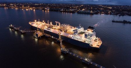 Polska będzie miała pływający terminal LNG za pięć lat, Niemcy zbudowali go w 200 dni