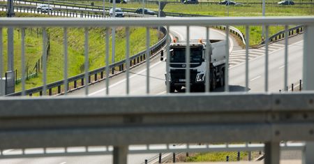Warszawa. Kolejna ciężarówka uderzyła w wiadukt Trasy Łazienkowskiej