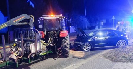 73-letni kierowca Hondy zderzył się z ciągnikiem rolniczym. Był pijany
