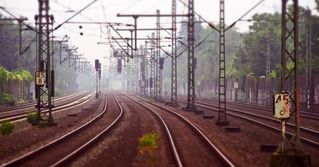 Koronawirus. Sanepid szuka pasażerów pociągu Warszawa Wschodnia - Częstochowa. Jeden z podróżnych był zakażony
