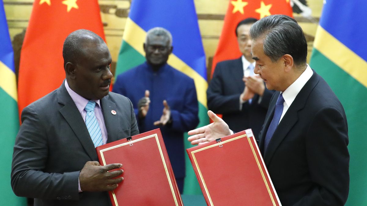Solomon Islands Prime Minister Manasseh Sogavare attends a meeting with Chinese Premier Li KeqiangBEIJING, CHINA - OCTOBER 9: Chinese State Councillor and Foreign Minister Wang Yi and Solomon Islands Foreign Minister Jeremiah Manele attend a signing ceremony at the Great Hall of the People on October 9, 2019  in Beijing, China.  (Phtoto by Thomas Peter-Pool/Getty Images)Pool