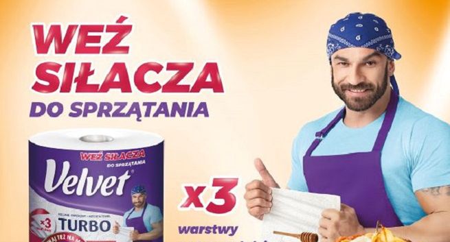 Mężczyzna robi porządki w reklamie marki Velvet