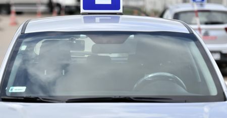 Błędy w testach na prawo jazdy. Resort interweniuje. Nie zdało 16 osób