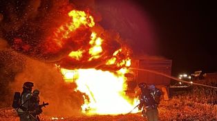 Leszno: Pożar kombajnu na polu kukurydzy