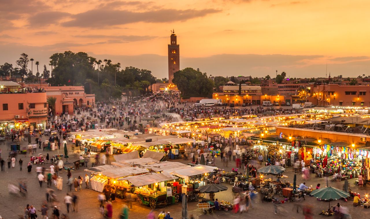 Jemaa el-Fna. Ten plac budzi się do życia, kiedy zapada zmrok