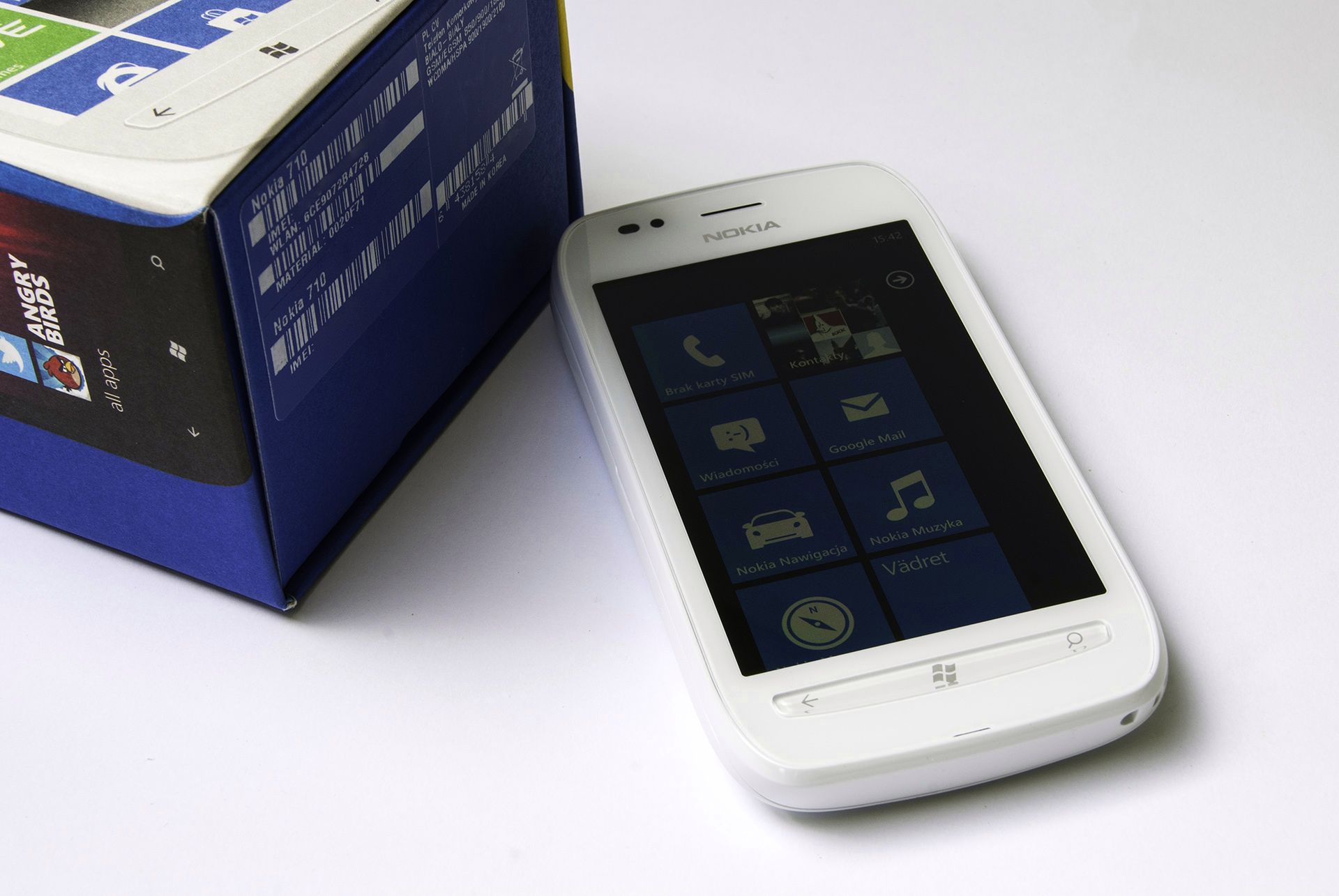 Nokia Lumia 710 - galeria zdjęć 4