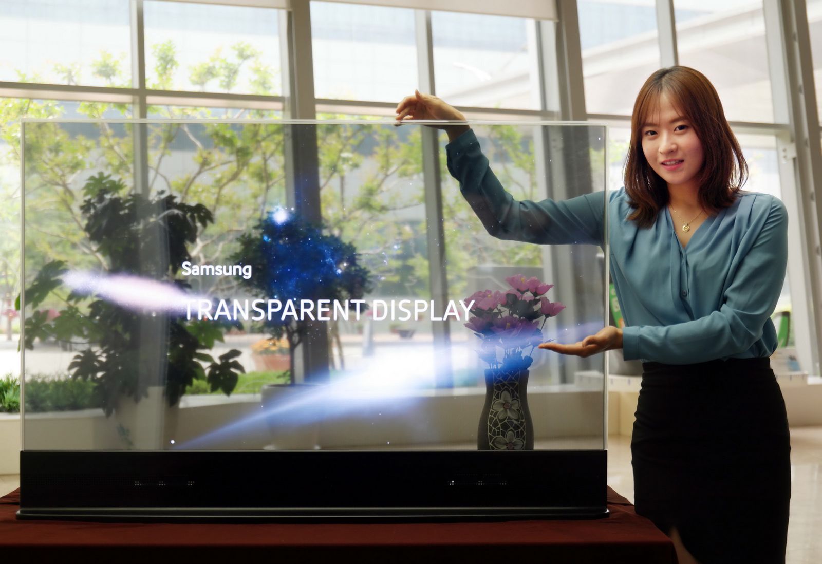 Samsung pracuje nad przezroczystym smartfonem? Widzę dla niego jedno dobre zastosowanie 6