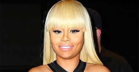 Blac Chyna zasłania biust…