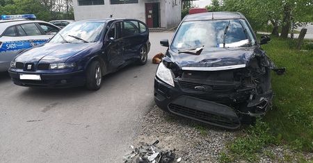 Kolizja dwóch samochodów osobowych w Janowicach