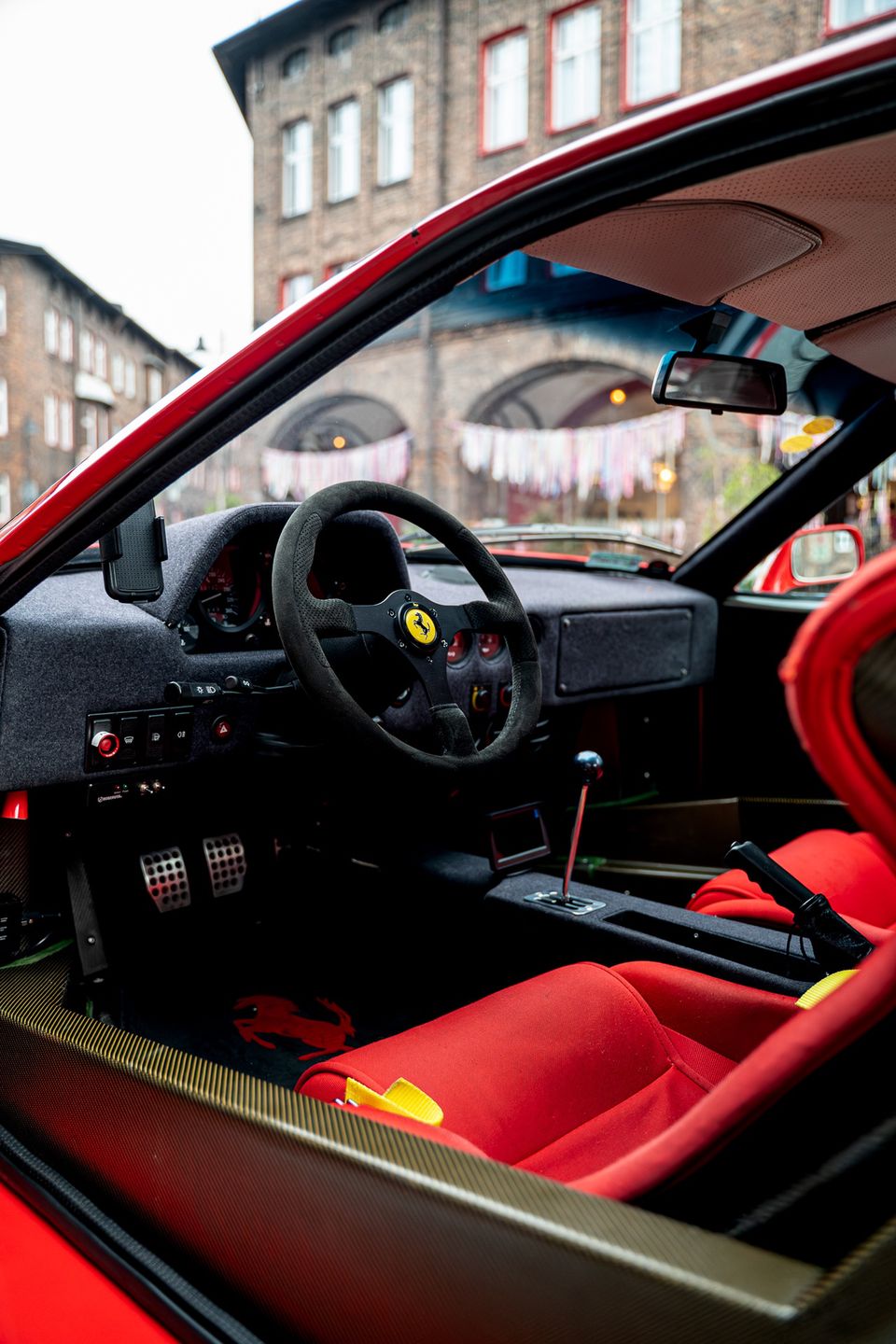 Ferrari F40 w Ferrari Katowice (1990)