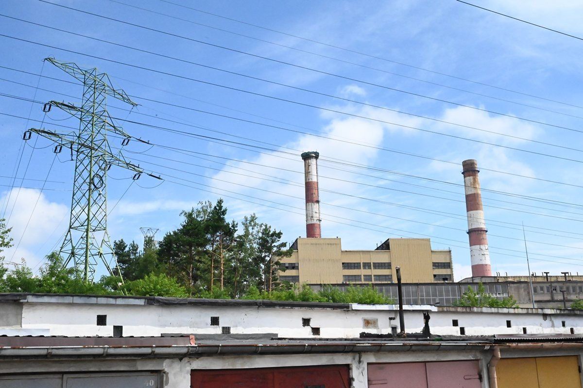 Za kilka miesięcy powinien zniknąć widoczny z lewej strony wysoki na 120 metrów komin nieczynnej Elektrowni Stalowa Wola