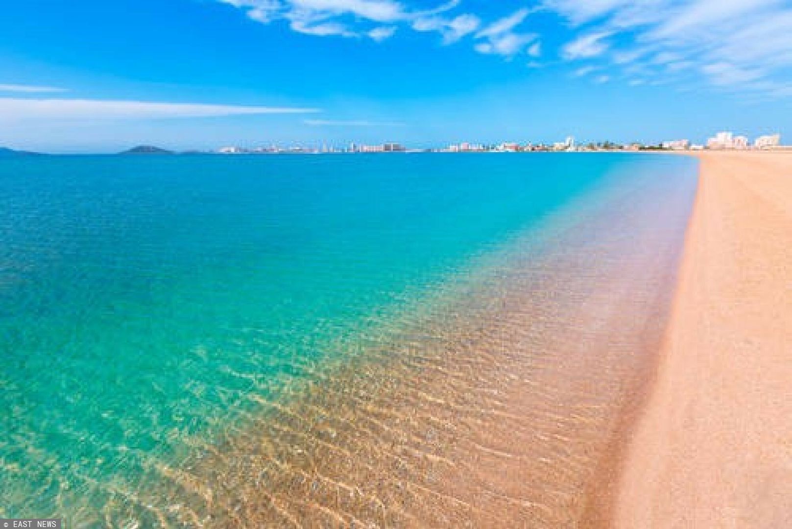 Laguna Mar Menor w Murcji w południowo-wschodniej Hiszpanii. 