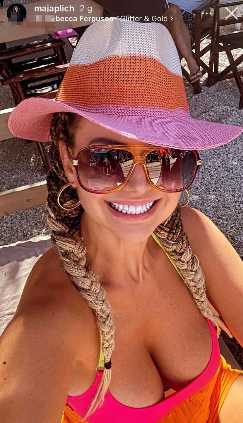 Maja Rutkowski w bikini świeci kryształkami na zębach