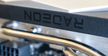 AMD po cichu wprowadza nową wersję karty Radeon RX 9060 XT. Czym się różni?