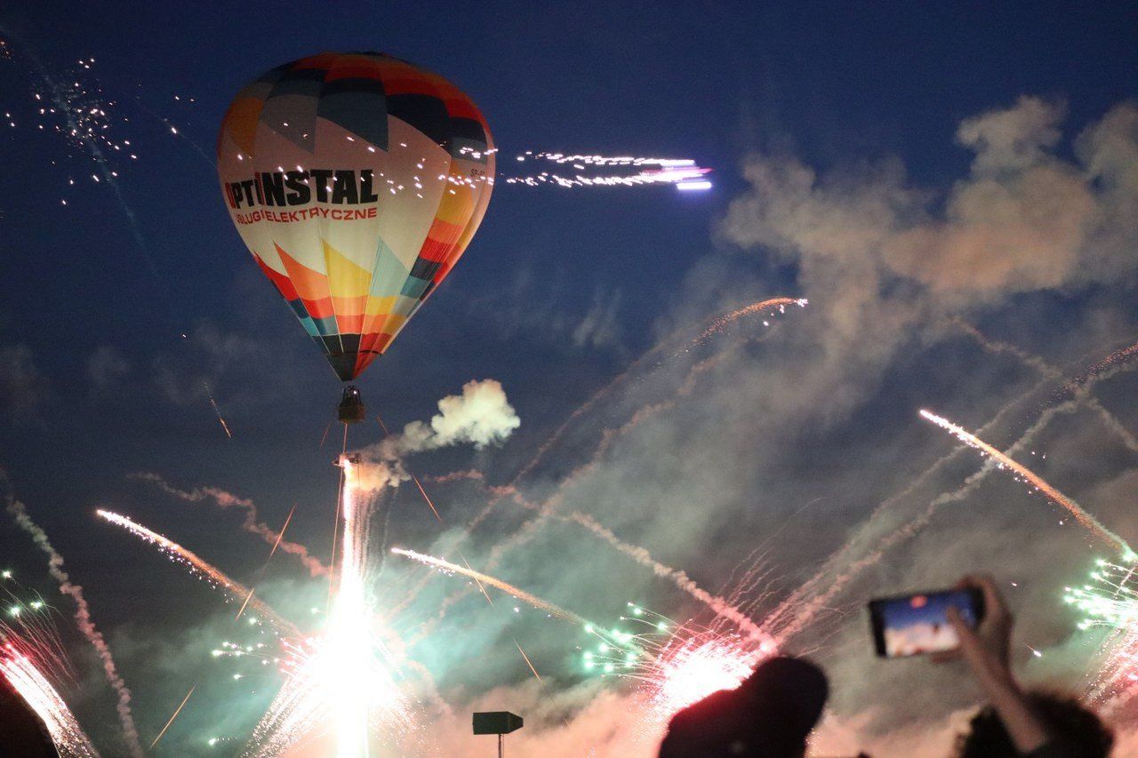 Wielki finał Antidotum Airshow Leszno 2025 zachwycił publiczność zgromadzoną na lotnisku