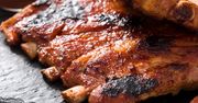 Idealnie soczyste i kruchutkie żeberka z grilla. Mięso samo będzie odchodzić od kości
